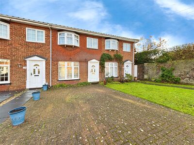 3 bedroom Mid Terrace House for sale