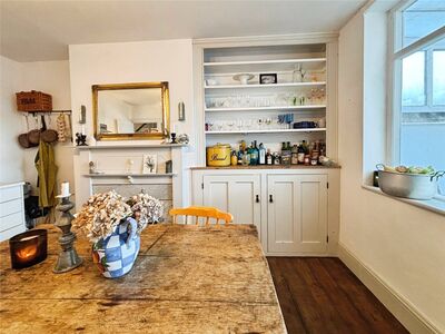 4 bedroom End Terrace House for sale