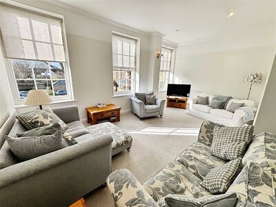 3 bedroom Mid Terrace House for sale