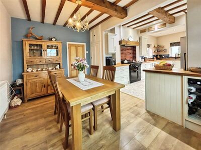 Downs Road, 3 bedroom Detached Bungalow for sale, &pound;450,000