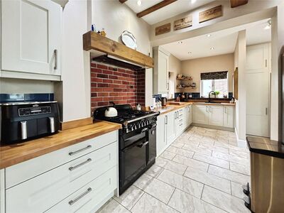 Downs Road, 3 bedroom Detached Bungalow for sale, &pound;475,000