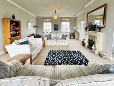 Admiralty Mews, 4 bedroom Mid Terrace House for sale, &pound;680,000