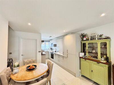 2 bedroom End Terrace House for sale