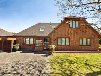 Balmoral Road, 4 bedroom Detached Bungalow for sale, &pound;525,000