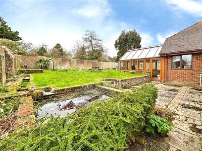 Cherry Lane, 3 bedroom Detached Bungalow to rent, &pound;1,750 pcm