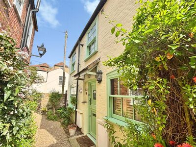 George Alley, 2 bedroom Detached House for sale, &pound;375,000