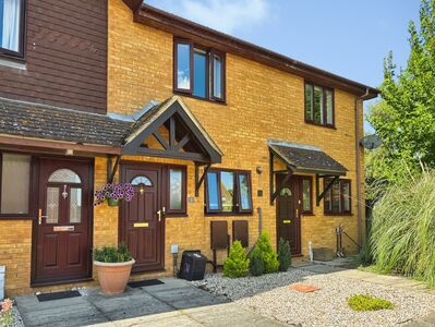 2 bedroom Mid Terrace House for sale
