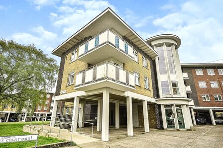 Freemens Way, 2 bedroom Flat for sale, &pound;170,000