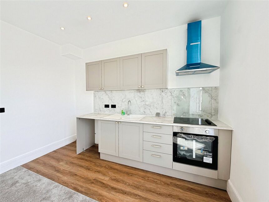 Kitchen / Lounge