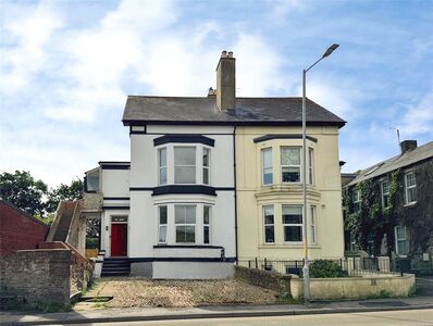 London Road, 3 bedroom Semi Detached Flat to rent, &pound;1,500 pcm