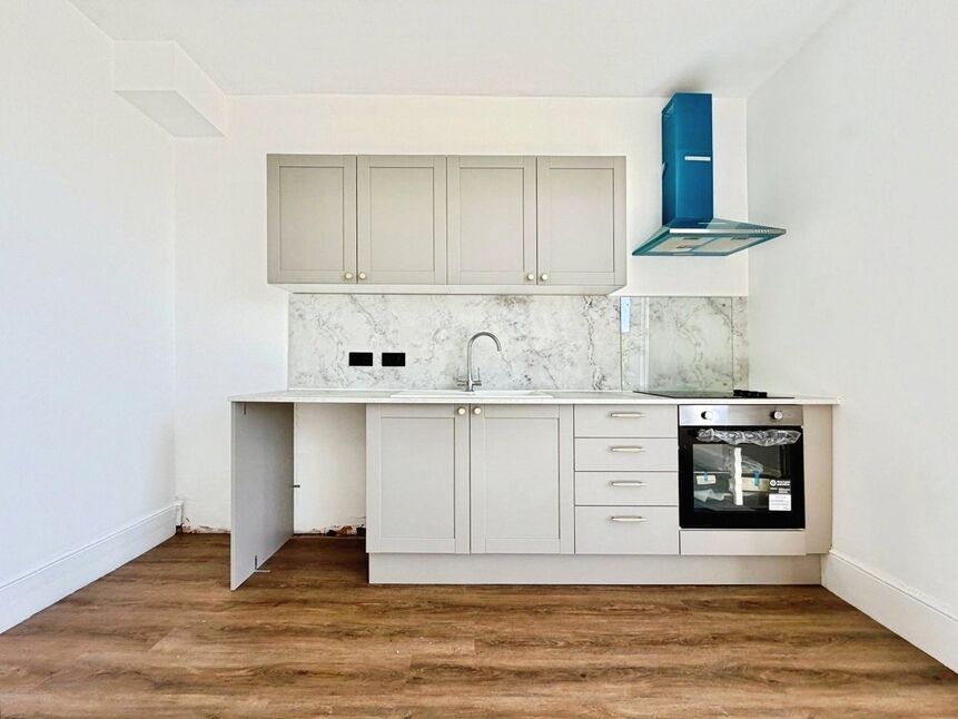 Kitchen / Lounge