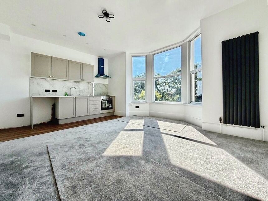 Kitchen / Lounge