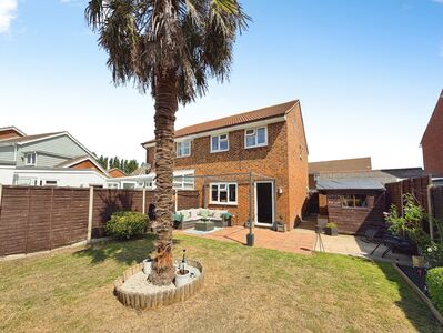 West Lea, 3 bedroom Semi Detached House to rent, &pound;1,500 pcm