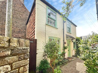 George Alley, 2 bedroom Link Detached House to rent, &pound;1,300 pcm