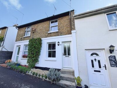 Church Hill, 2 bedroom Mid Terrace House to rent, &pound;1,250 pcm