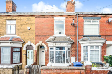 Royston Avenue, 3 bedroom Mid Terrace House to rent, £775 pcm