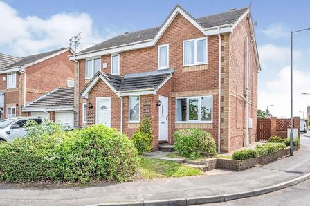 Grange Court, 3 bedroom Semi Detached House to rent, &pound;995 pcm