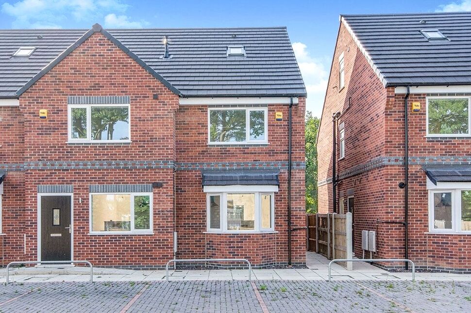 3 bedroom Semi Detached House to rent, Marlborough Road, Askern, DN6 £825 pcm