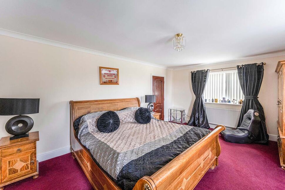 5 bedroom Detached House for sale, Moss Road, Moss, DN6 £475,000