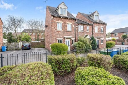 Burleigh Court, 3 bedroom House to rent, &pound;925 pcm