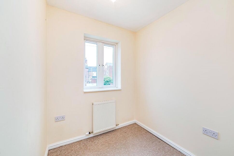 3 bedroom Mid Terrace House for sale, Lockwood Road, Doncaster, DN1 £85,000