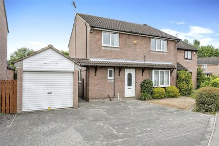 St. Lukes Close, 4 bedroom Detached House to rent, £1,000 pcm