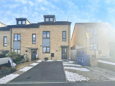 Diamond Jubilee Way, 3 bedroom End Terrace House to rent, &pound;995 pcm