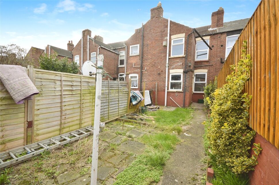 2 bedroom Mid Terrace House for sale, Somerset Road, Hyde Park, DN1 £