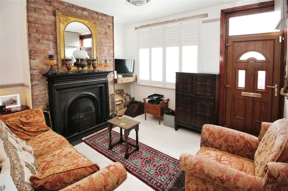 3 bedroom Mid Terrace House for sale, Queens Road, Askern, DN6 £105,000