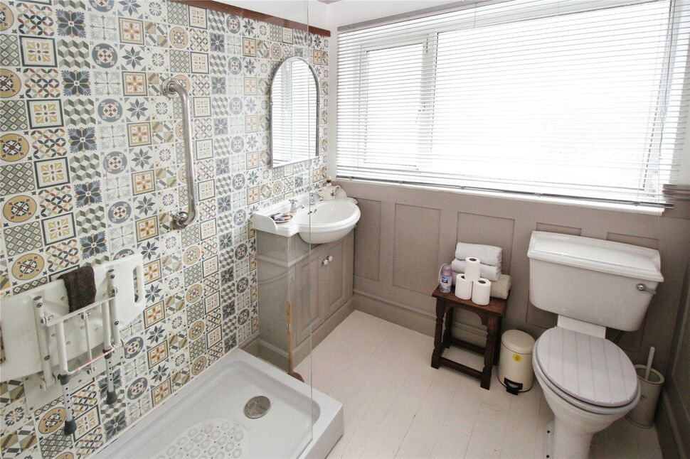 3 bedroom Mid Terrace House for sale, Queens Road, Askern, DN6 £105,000