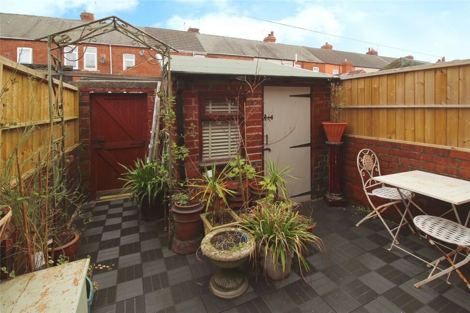 3 bedroom Mid Terrace House for sale, Queens Road, Askern, DN6 £105,000