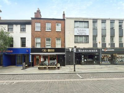 High Street, 3 bedroom  Flat to rent, £750 pcm