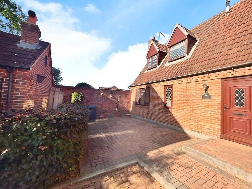 Main image of 2 bedroom Property to rent, Peakes Croft, Bawtry, South Yorkshire, DN10