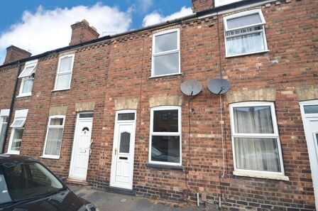 2 bedroom Mid Terrace House to rent
