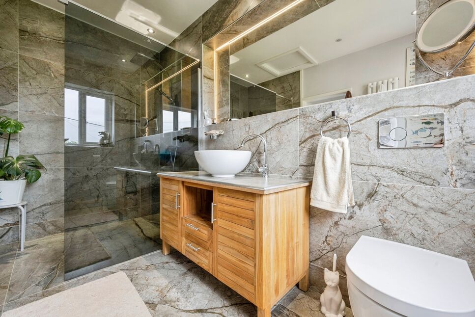 En-Suite Shower