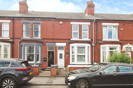 3 bedroom Mid Terrace House for sale
