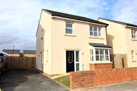 Briars Lane, 3 bedroom Detached House to rent, &pound;1,000 pcm