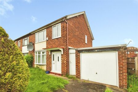 Rose Crescent, 3 bedroom Semi Detached House to rent, &pound;975 pcm