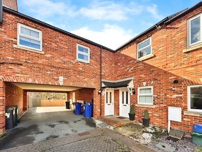 1 bedroom Mid Terrace House to rent