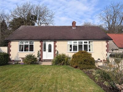 High Street, 3 bedroom Detached Bungalow for sale, £325,000