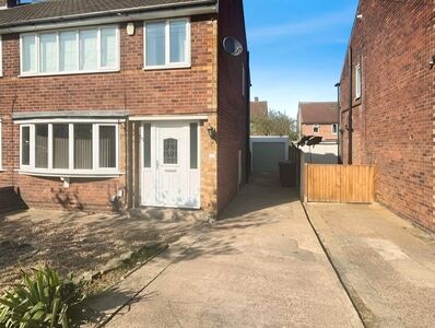 Colchester Court, 3 bedroom Semi Detached House to rent, £850 pcm