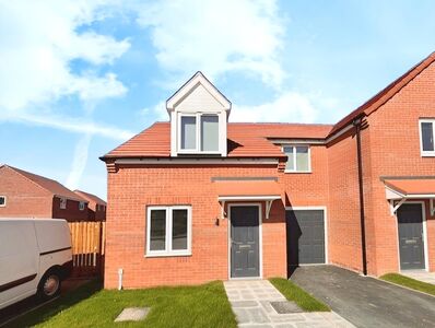 Swan Lane, 3 bedroom Semi Detached House to rent, £1,040 pcm