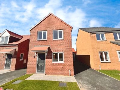 Lantern Lane, 3 bedroom Semi Detached House to rent, £1,010 pcm