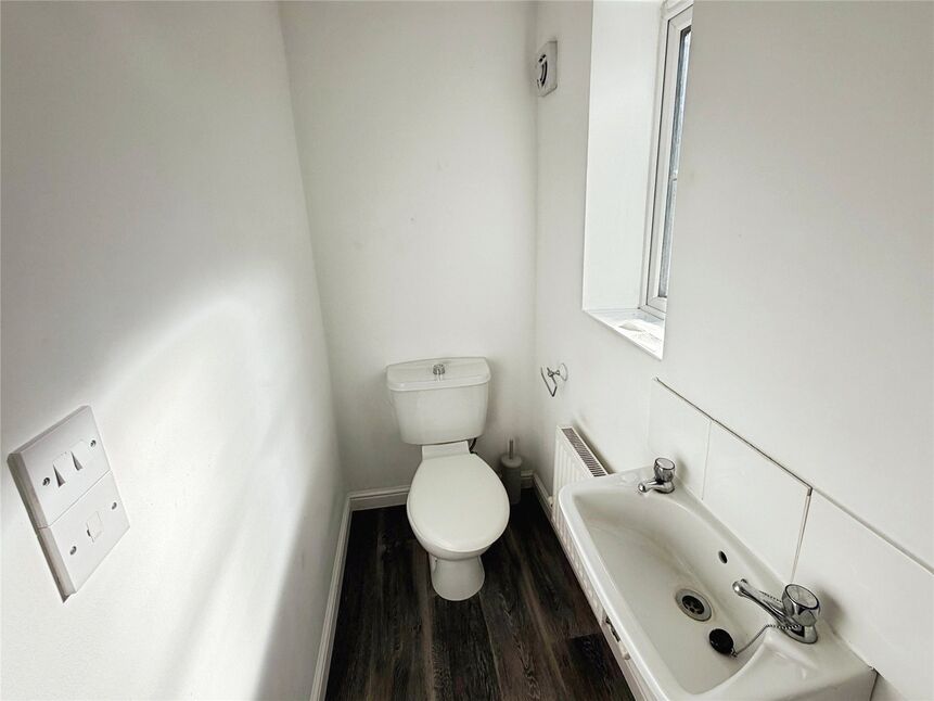 Cloakroom / Wc