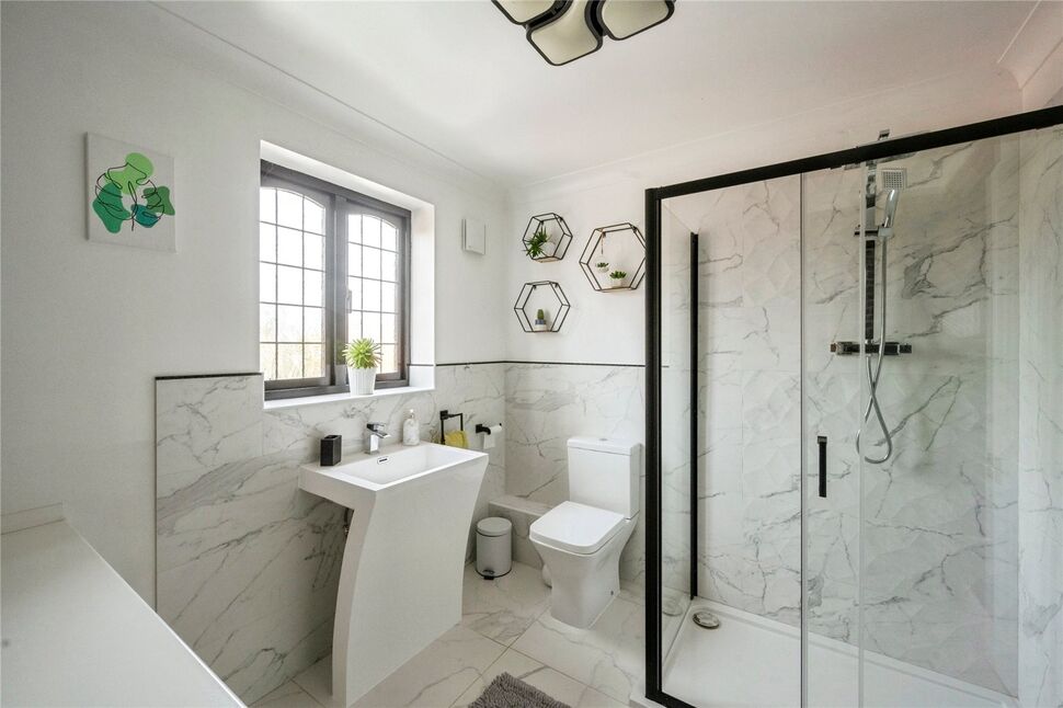 En-Suite Shower Room / Wc
