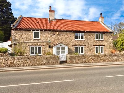 High Street, 4 bedroom Detached House for sale, £595,000
