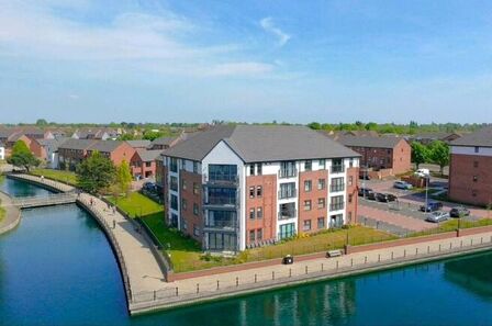 Dove Mews, 2 bedroom  Flat for sale, £195,000