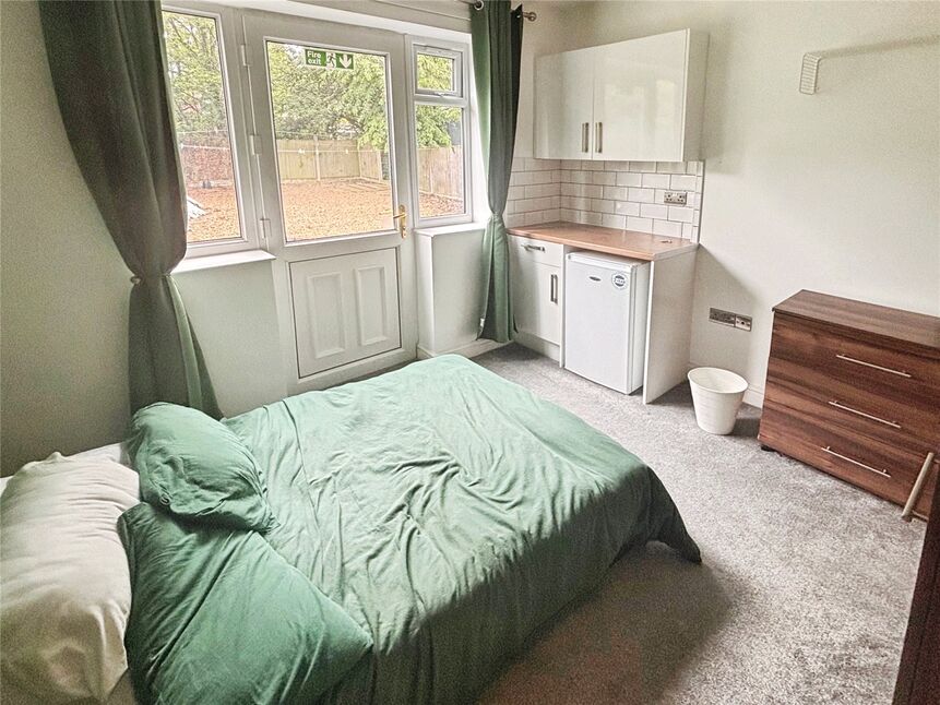 Bed 2 / Kitchenette