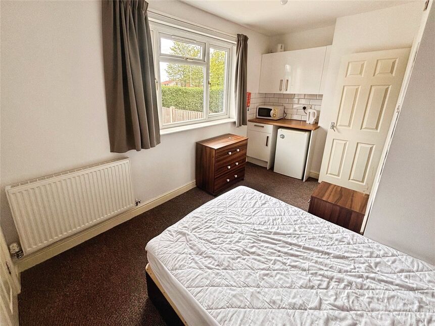 Bed 1 / Kitchenette
