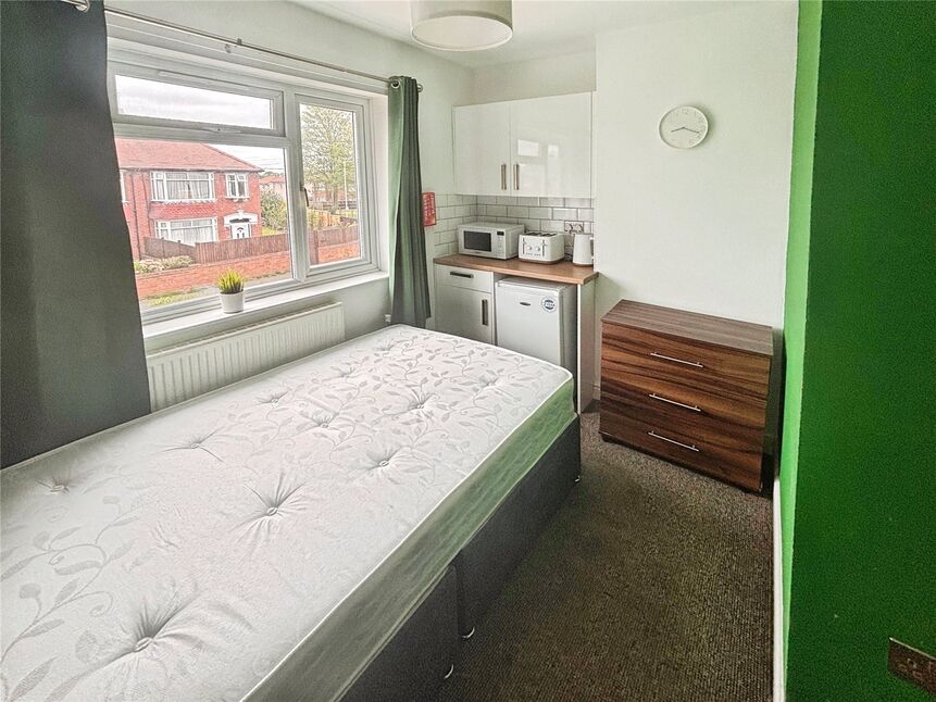 Bed 4 / Kitchenette